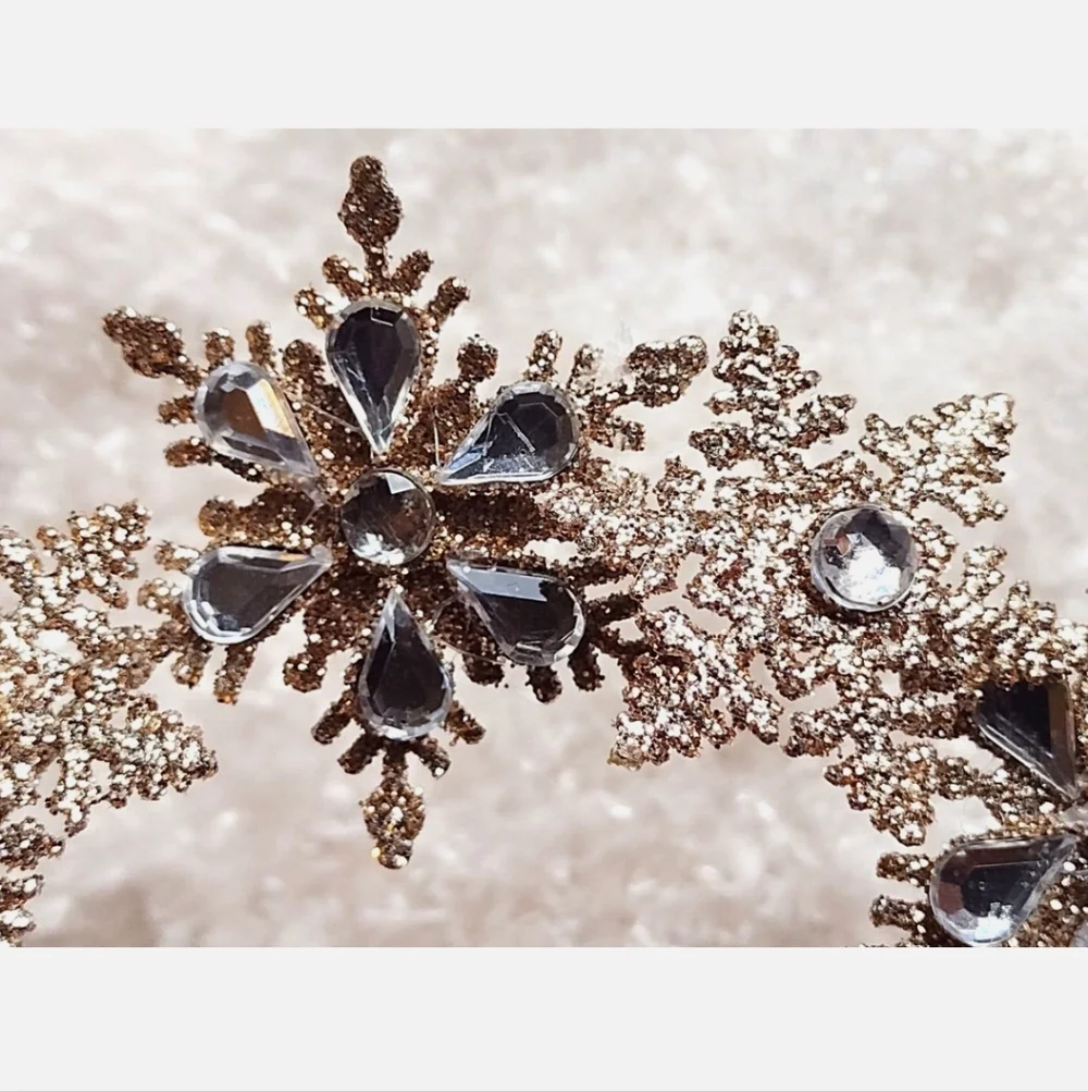 Elegant Snowflake Holiday Wreath